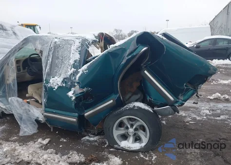 1998 Chevrolet S-10 Ls Fleetside z USA, uszkodzony, nr VIN 1GCCS19X2W8117294